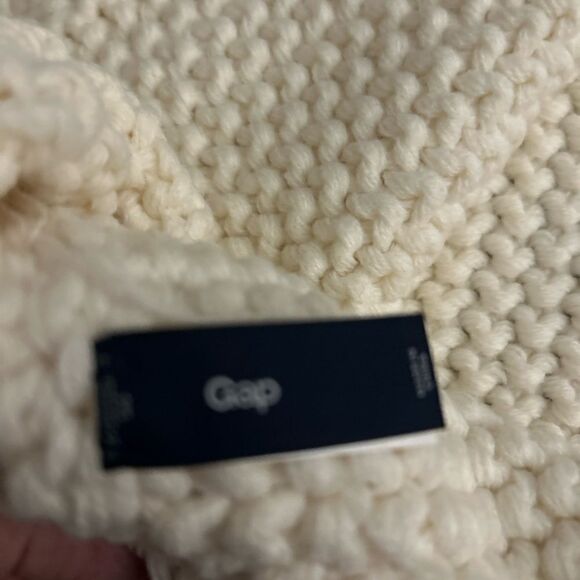Gap White Infinity Scarf - Picture 2 of 3